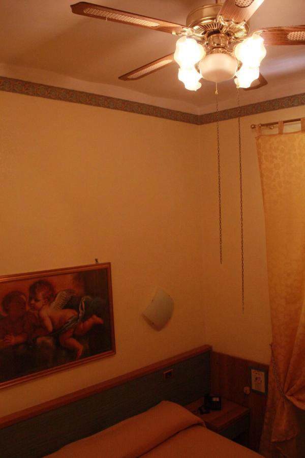 Yiennese Two Couette-café *